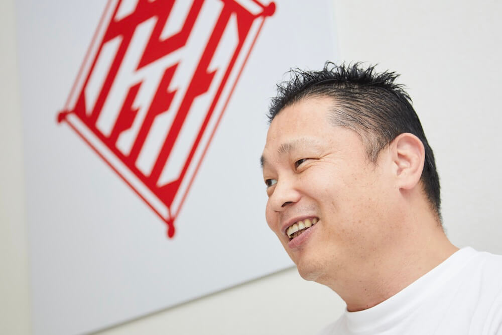 写真:目標を笑顔で語る筑前さん