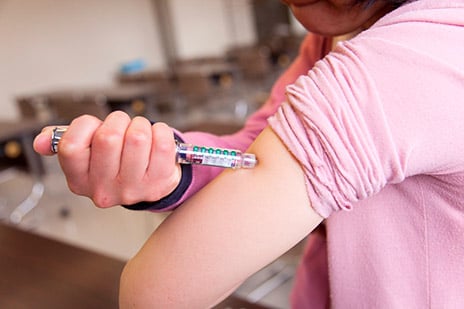 写真：自己注射の様子