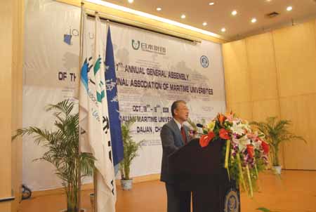 写真:スピーチする日本財団の笹川陽平会長