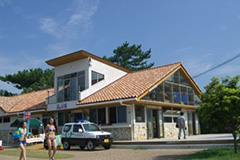 写真:渚の交番の外観