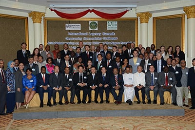 写真:サミット出席者の集合写真