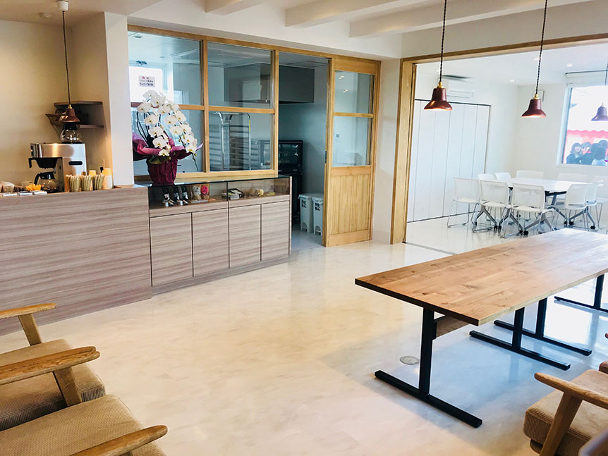 写真:カフェの内観