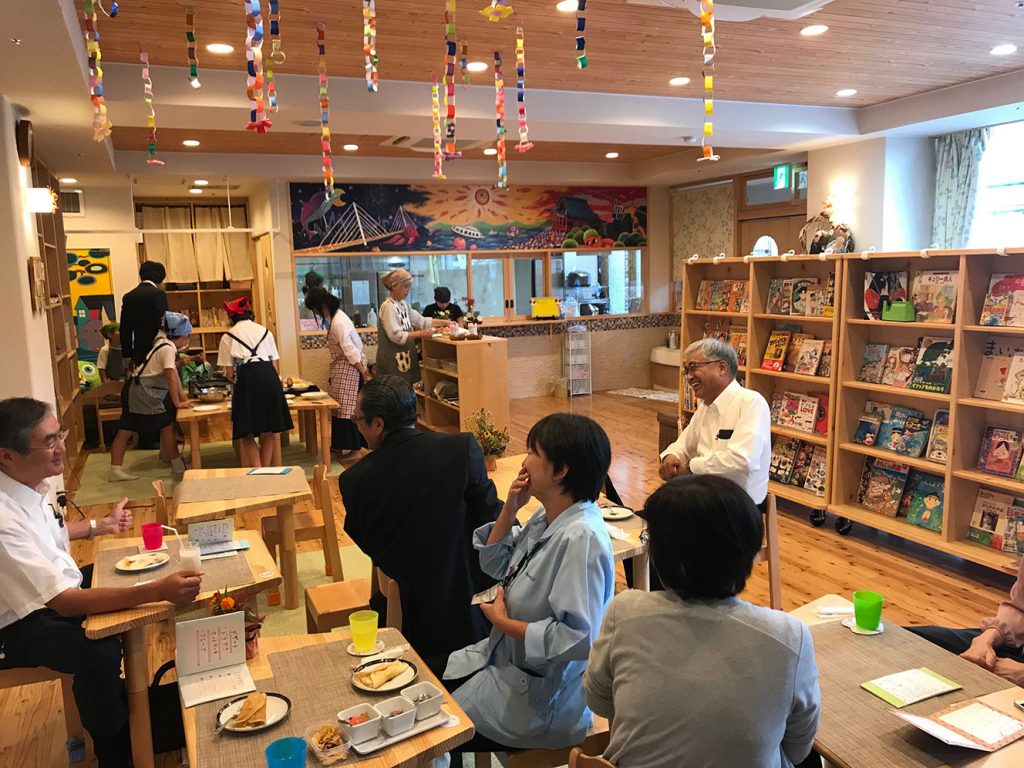 写真:こどもレストラン内部の様子