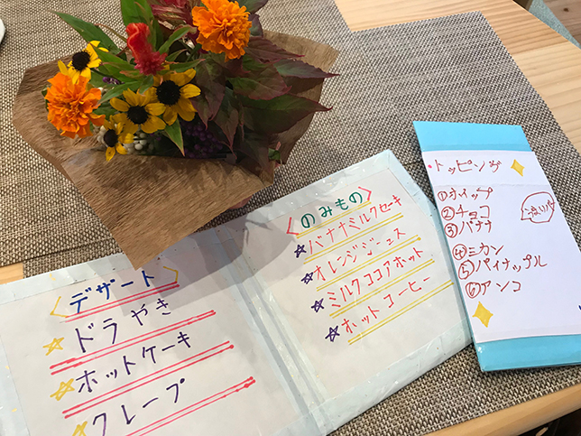 写真:手書きのメニュー表