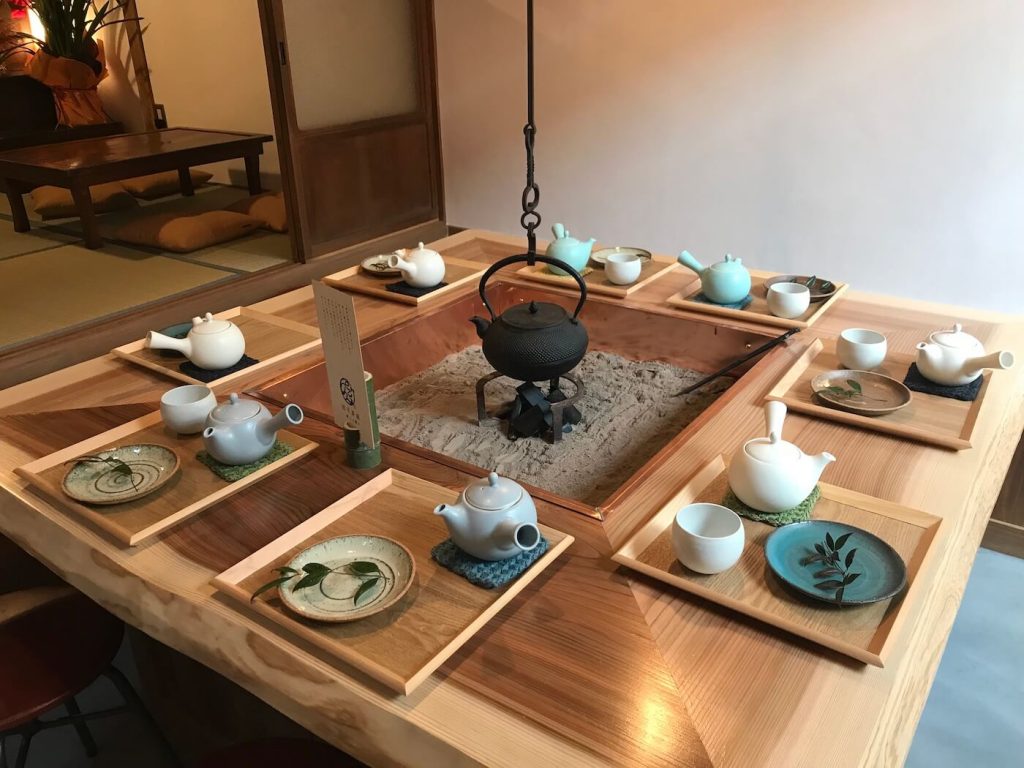 写真:岐阜県郡上八幡にある障害者が働く団子屋さんの店内