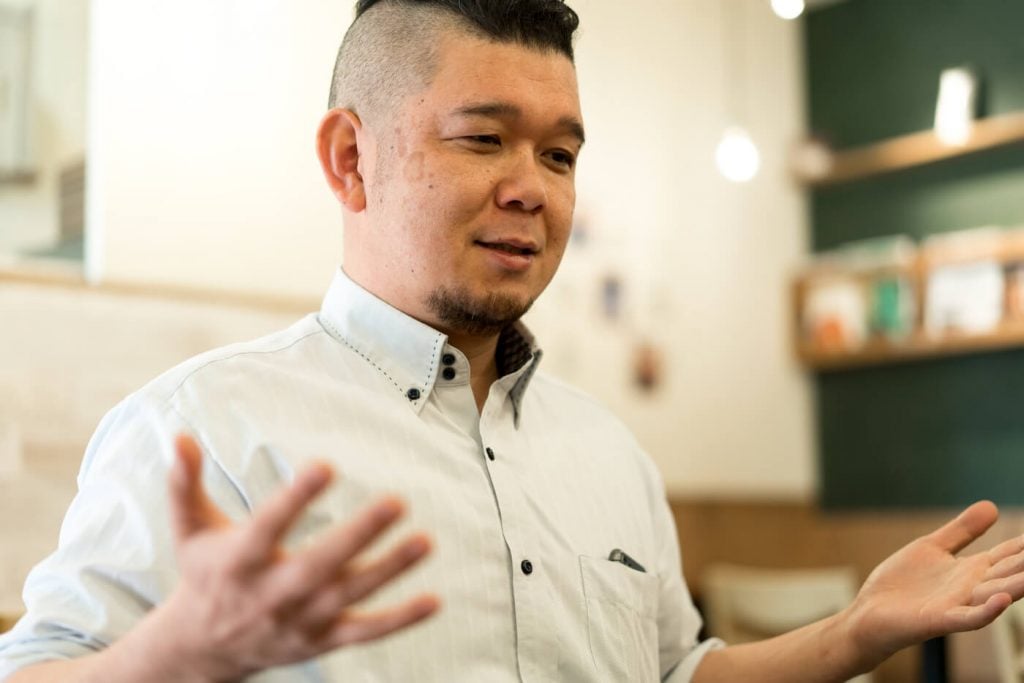 写真:目指す社会について語る柳さん