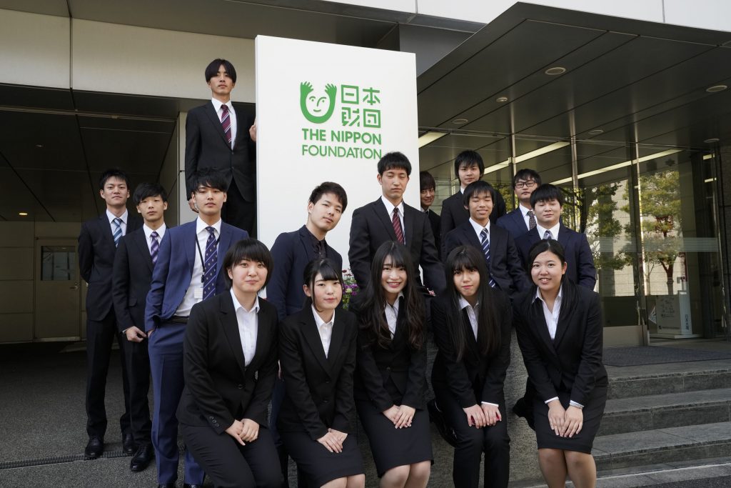 写真:現役奨学生のみなさん