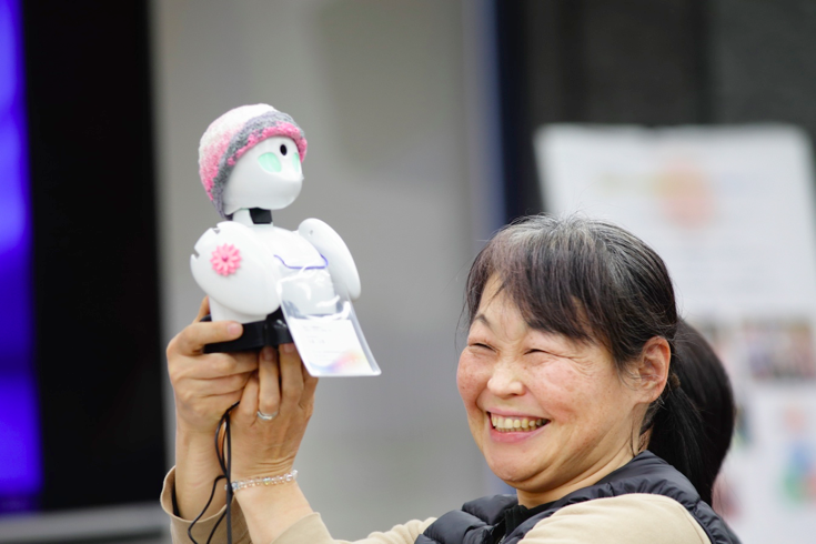 写真:分身ロボット「OriHime(オリヒメ)」