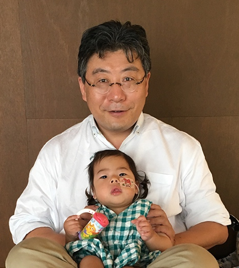 理事長市橋亮一と子どもの写真