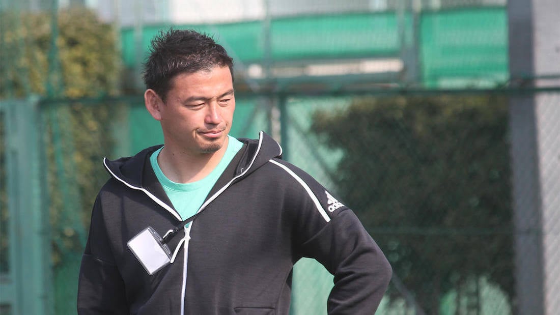 写真:フィールドに立つ五郎丸歩さん