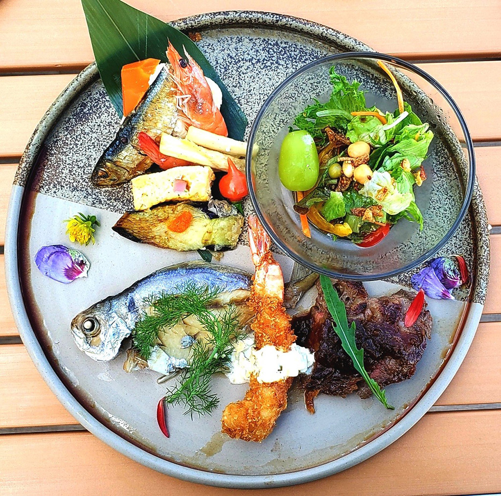 写真:レストランで提供される料理の一例