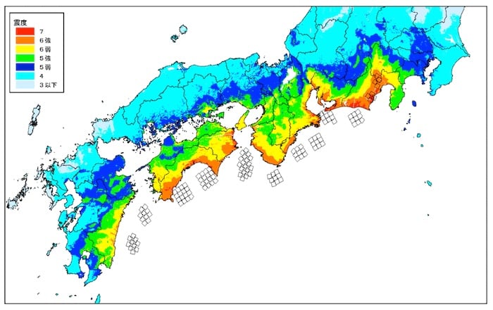 日本地図:
静岡県から宮崎県にかけての沿岸部の一部では震度7となる可能性がある。それに隣接する周辺の広い地域では震度6強から6弱の強い揺れに。日本海側に行くほど隣接する周辺の広い地域で震度5〜4の揺れになると想定