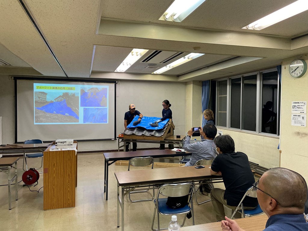 ブルーシート展張講習の様子