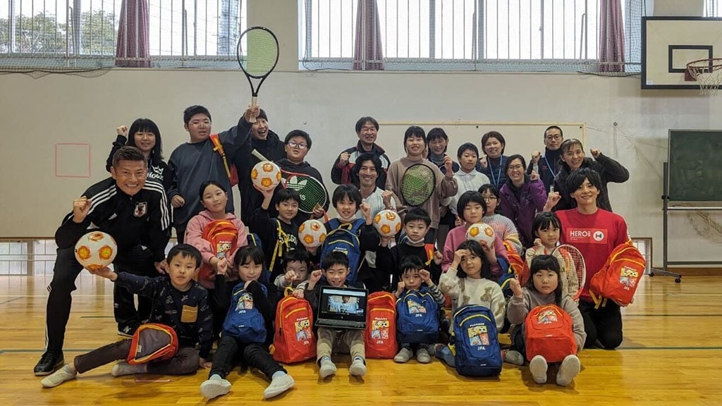 写真：参加者とアスリートたちの集合写真