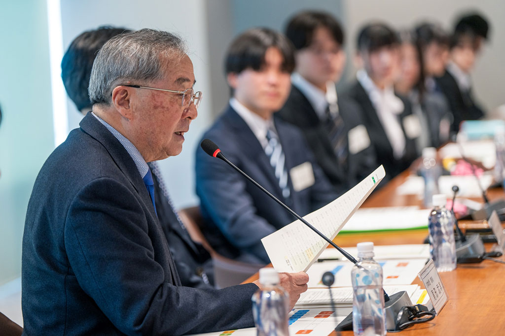 理事長の尾形との懇親の様子