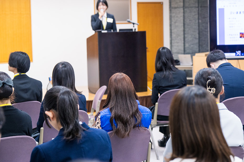 写真:奨学生の発表の様子
