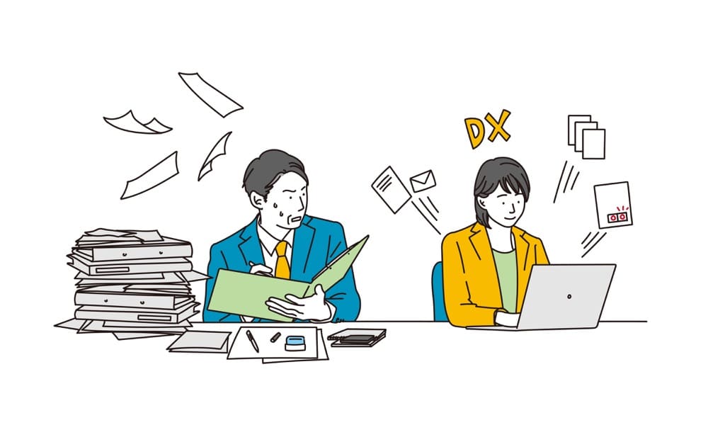 PCを利用し、仕事を効率化する女性