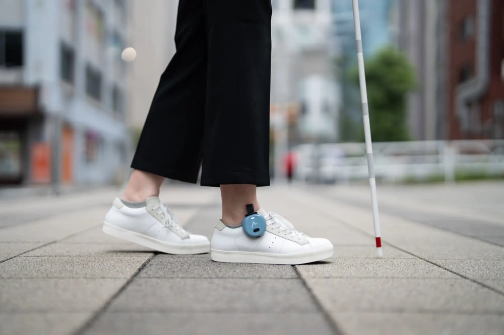 あしらせを装着している女性