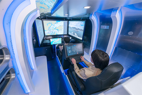 画像：「移動型」陸上支援センター内部イメージ