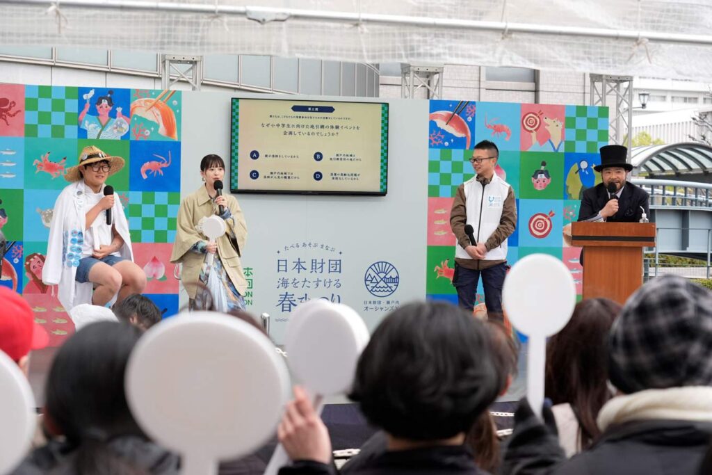 写真：クイズショーのステージの様子