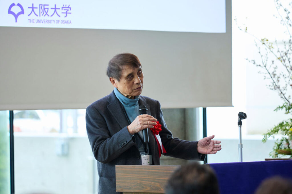 写真：安藤忠雄氏