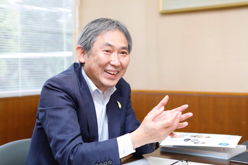 取材に応える吉田さん