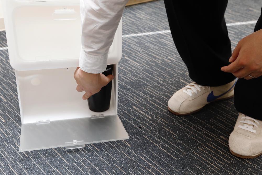 シューズボックスの最下段には、ナノイー発生機を置く場所がある。