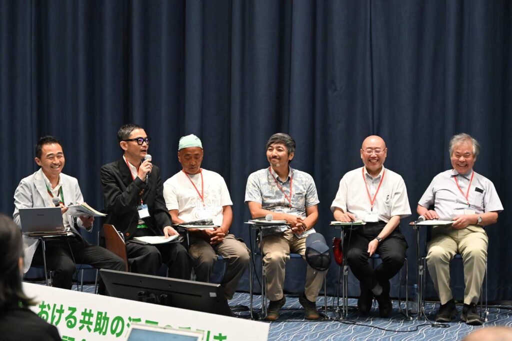 写真:トークセッションでの作成委員の様子