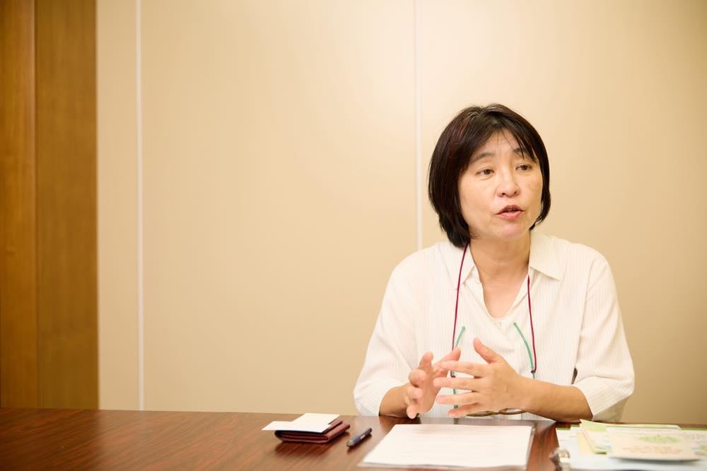 取材に応える阿久津さん