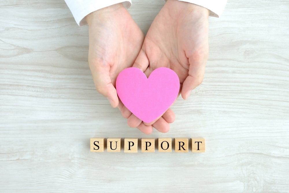 イメージ：手のひらにハートのマークを載せた画像