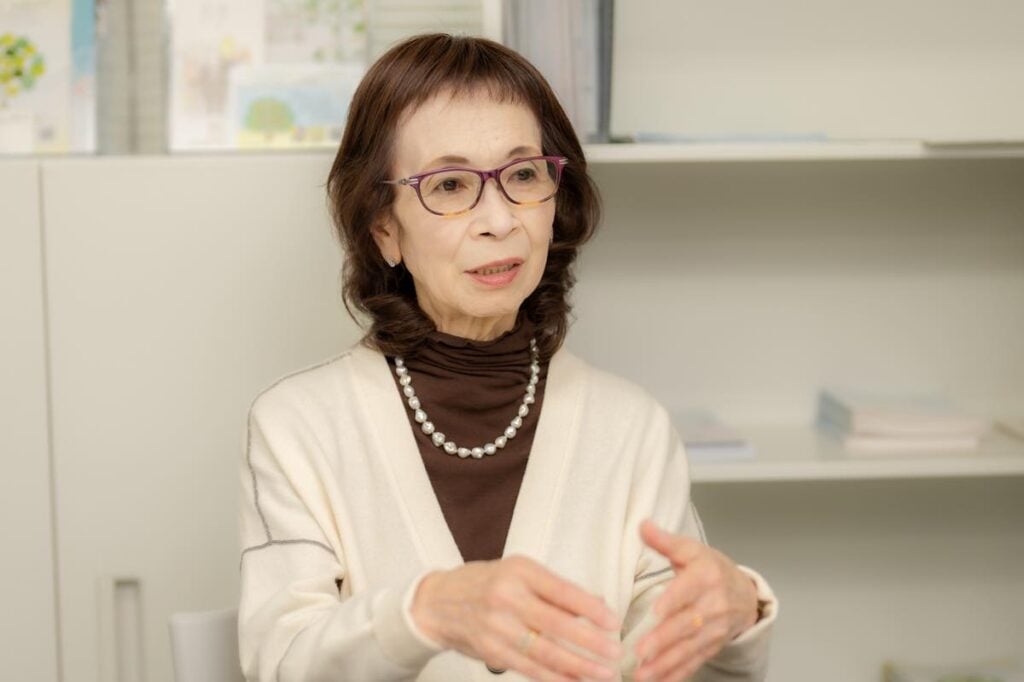 取材に応じる杉本さん